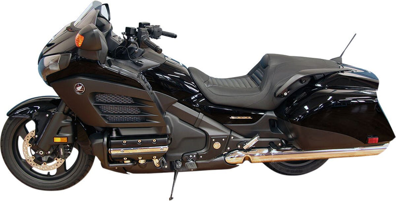 Mustang Tripper Fastback™ Seat Black One-Piece #76841