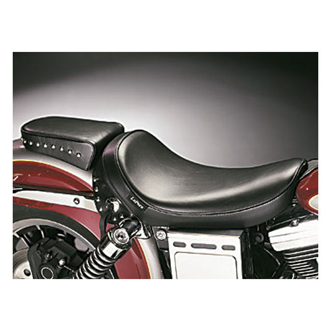 Le Pera, Sanora Solo Seat. Smooth With Skirt for 04-05 Dyna (Excl. FXDWG)