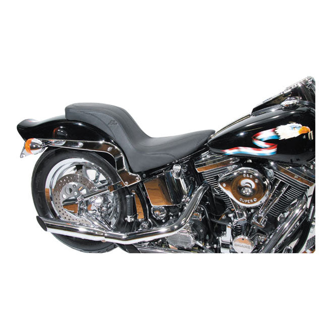 Mustang DayTripper 2-Up One-piece Seat – 2000–2006 Softail with Up to 150mm Tires